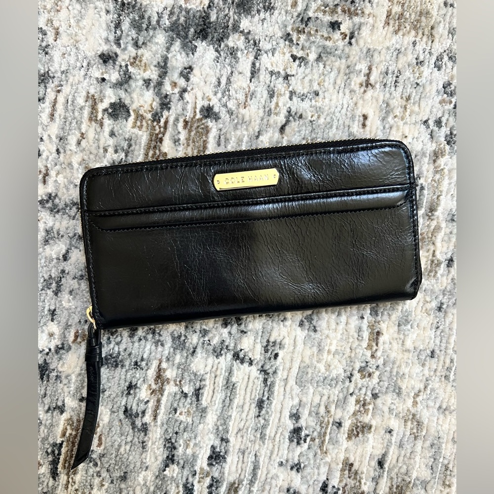 AUTHENTIC Cole Haan Black Leather Zip Wallet (NWT)